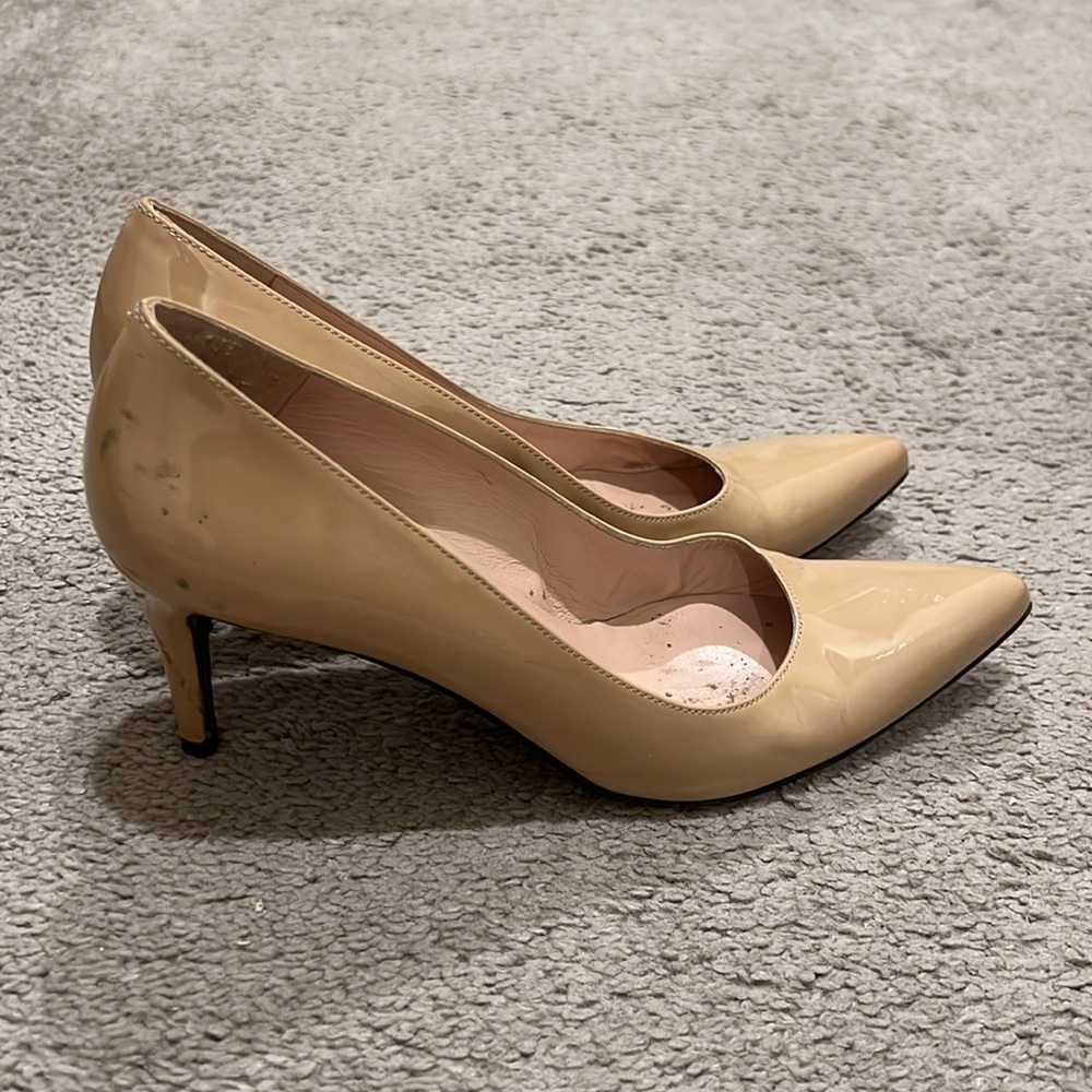 Stuart Weitzman beige patent leather heels US8 - Picture 4 of 6